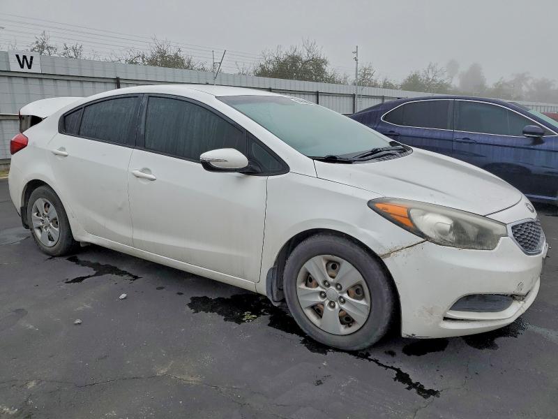 Photo 4 from auction – 2015 KIA FORTE LX with VIN KNAFX4A6XF5422818