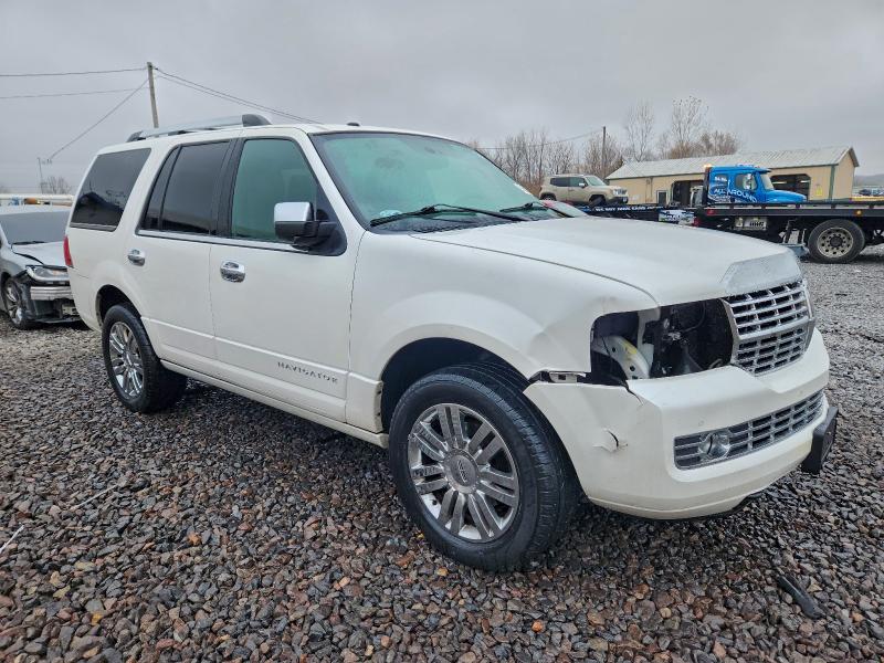 Photo 4 from auction – 2014 LINCOLN NAVIGATOR with VIN 5LMJJ2J57EEL03626