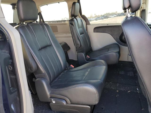 Photo 11 from auction – 2016 CHRYSLER TOWN & COU with VIN 2C4RC1BG2GR128741