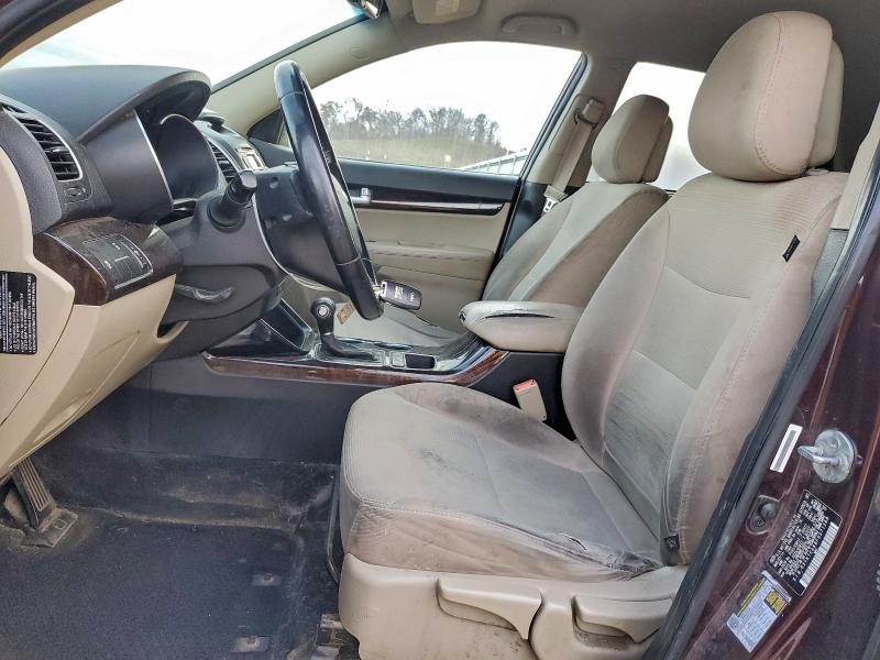 Photo 7 from auction – 2015 KIA SORENTO LX with VIN 5XYKTCA68FG571288