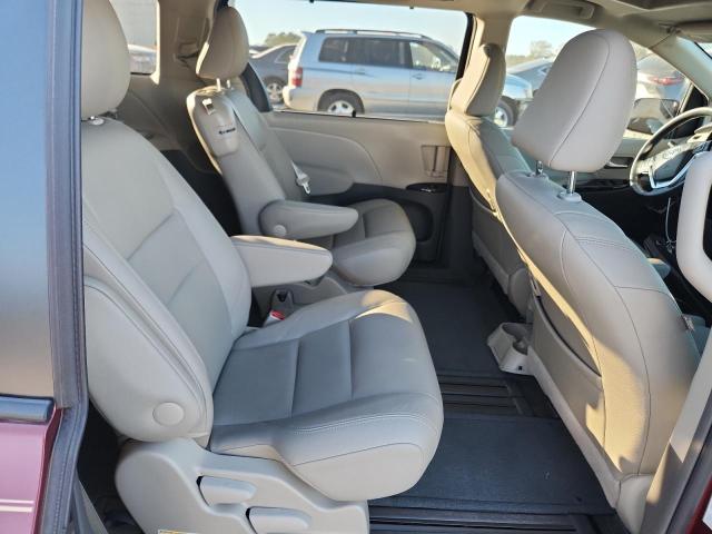 Photo 11 from auction – 2017 TOYOTA SIENNA XLE with VIN 5TDYZ3DC5HS802020