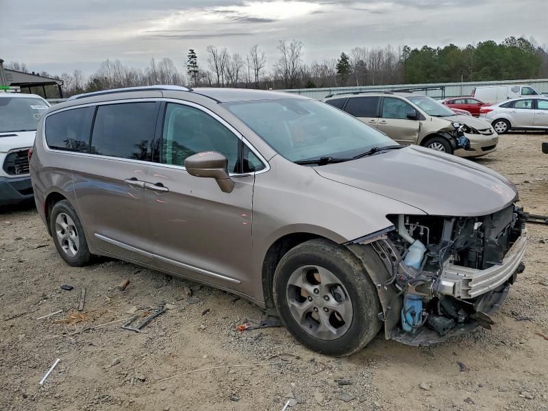 Photo 4 from auction – 2017 CHRYSLER PACIFICA T with VIN 2C4RC1EG0HR559642
