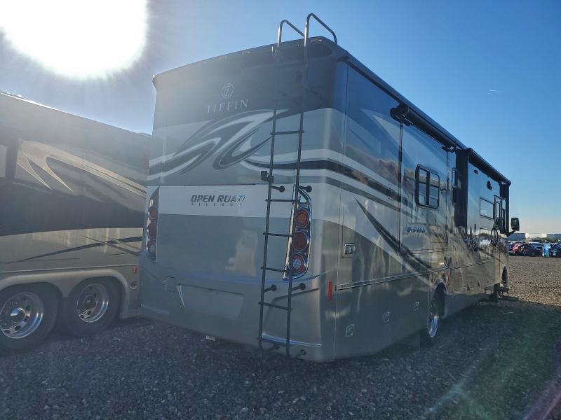 Photo 4 from auction – 2019 FORD F53 with VIN 1F66F5DY6K0A10852