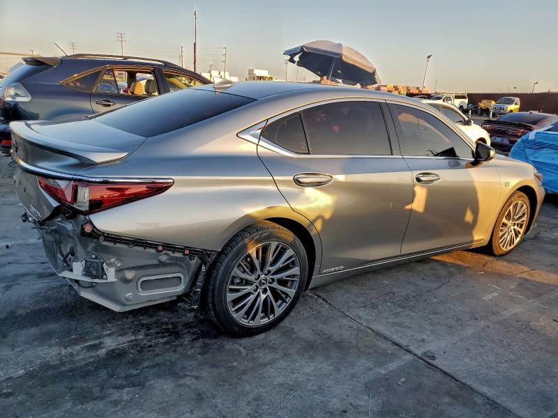 Photo 3 from auction – 2019 LEXUS ES 300H with VIN JTHB21B19K2038704