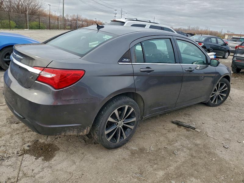 Photo 3 from auction – 2014 CHRYSLER 200 TOURIN with VIN 1C3CCBBG4EN191978