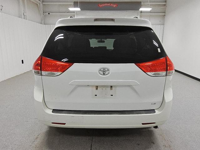 Photo 6 from auction – 2014 TOYOTA SIENNA LE with VIN 5TDKK3DC3ES484341