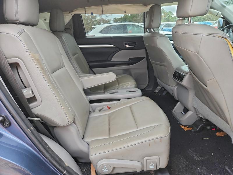 Photo 11 from auction – 2018 TOYOTA HIGHLANDER with VIN 5TDKZRFHXJS247623