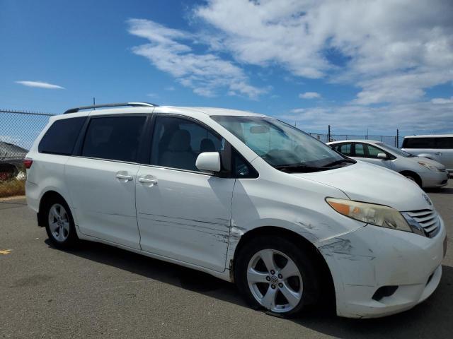 Photo 4 from auction – 2017 TOYOTA SIENNA LE with VIN 5TDKZ3DC4HS788908