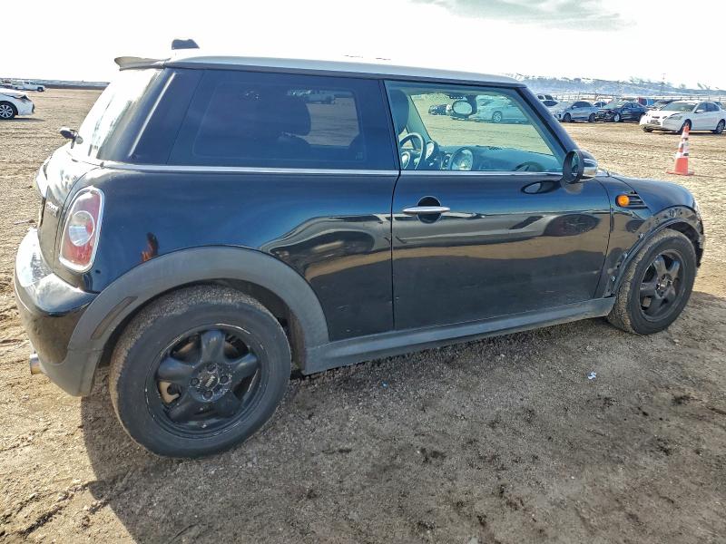 Photo 3 from auction – 2011 MINI COOPER with VIN WMWSU3C54BT097529