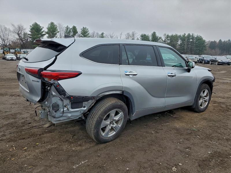 Photo 3 from auction – 2022 TOYOTA HIGHLANDER with VIN 5TDBBRCH1NS554998