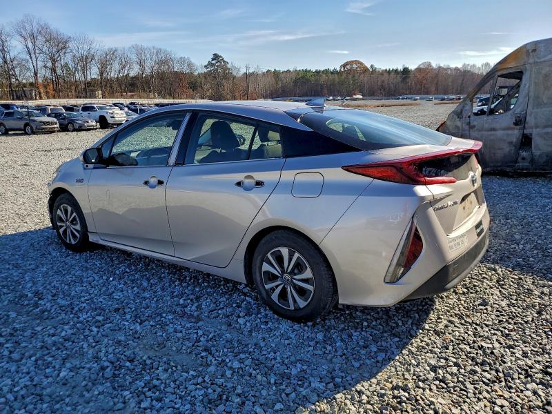 Photo 2 from auction – 2017 TOYOTA PRIUS PRIM with VIN JTDKARFP8H3061220