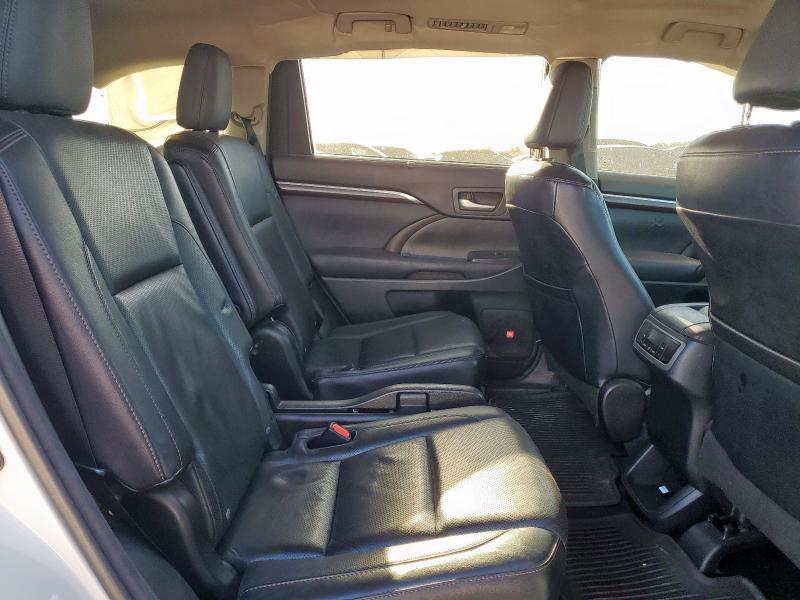 Photo 11 from auction – 2015 TOYOTA HIGHLANDER with VIN 5TDDKRFH9FS110600
