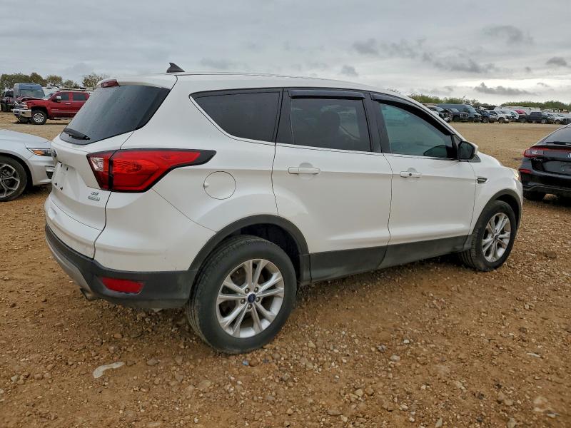 Photo 3 from auction – 2019 FORD ESCAPE SE with VIN 1FMCU0GD9KUB00177