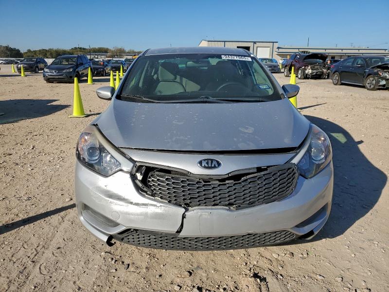Foto 5 de la subasta – 2016 KIA FORTE LX con VIN KNAFX4A67G5500473