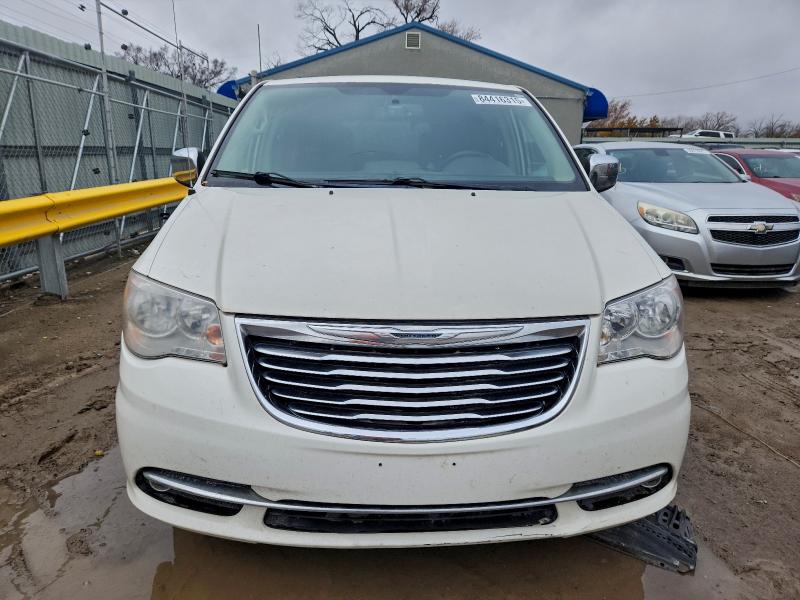 Photo 5 from auction – 2011 CHRYSLER TOWN & COU with VIN 2A4RR8DG7BR746600