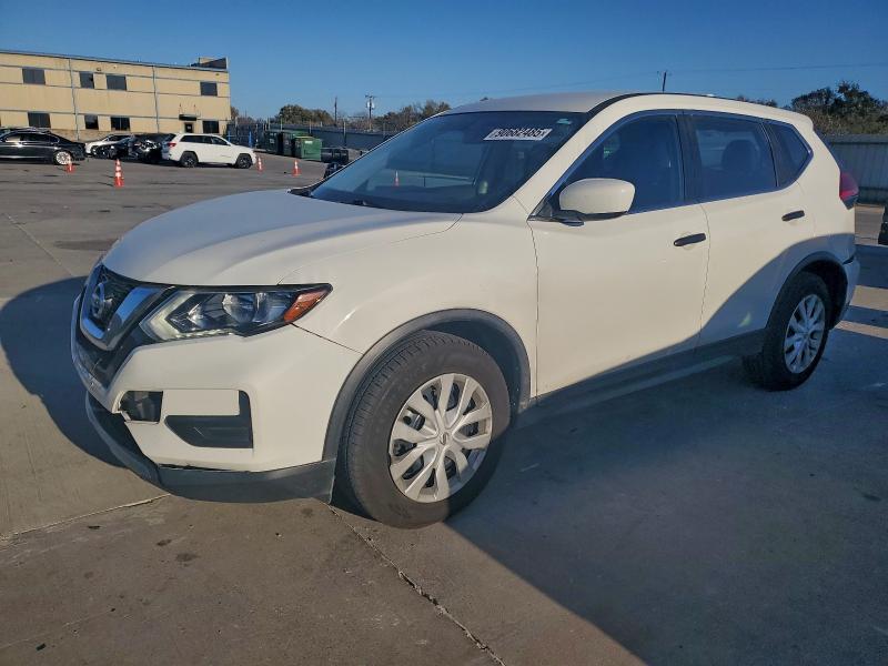 NISSAN ROGUE S 2017 with VIN JN8AT2MT9HW133526 - Photo from auction