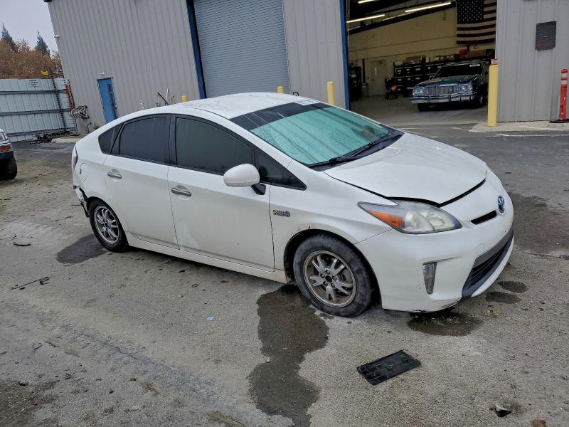 Photo 4 from auction – 2014 TOYOTA PRIUS PLUG with VIN JTDKN3DP5E3050482