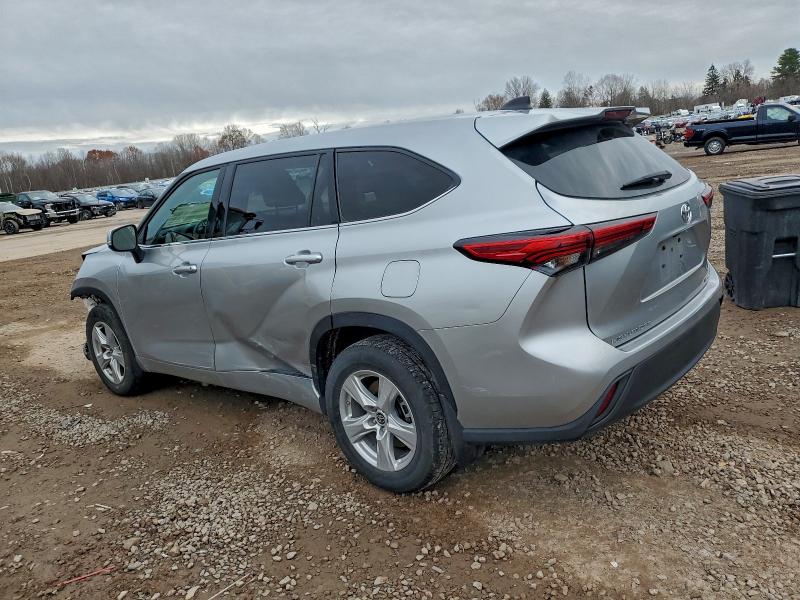 Photo 2 from auction – 2022 TOYOTA HIGHLANDER with VIN 5TDBZRBH8NS214941