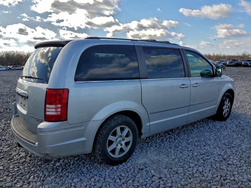 Photo 3 from auction – 2010 CHRYSLER TOWN & COU with VIN 2A4RR5D16AR132159