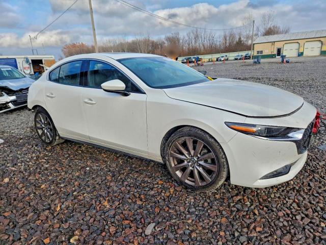 Photo 4 from auction – 2019 MAZDA 3 PREMIUM with VIN JM1BPBEM6K1131541