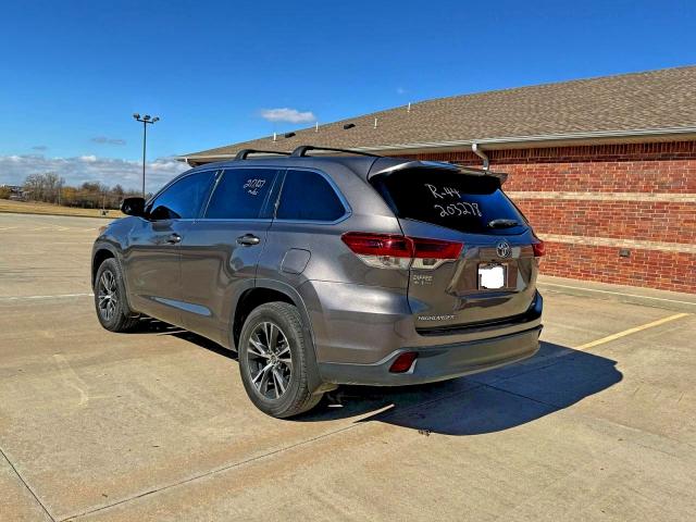 Фото 3 с аукциона – 2018 TOYOTA HIGHLANDER с VIN 5TDBZRFH1JS868846