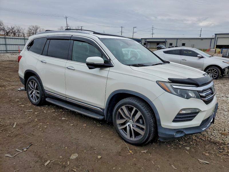Photo 4 from auction – 2017 HONDA PILOT TOUR with VIN 5FNYF6H93HB017279