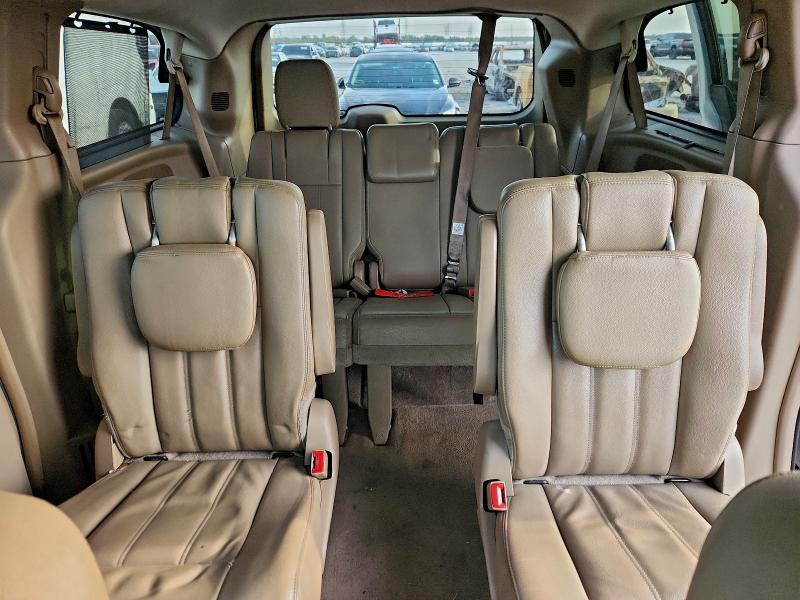 Photo 10 from auction – 2015 CHRYSLER TOWN & COU with VIN 2C4RC1BG3FR577585