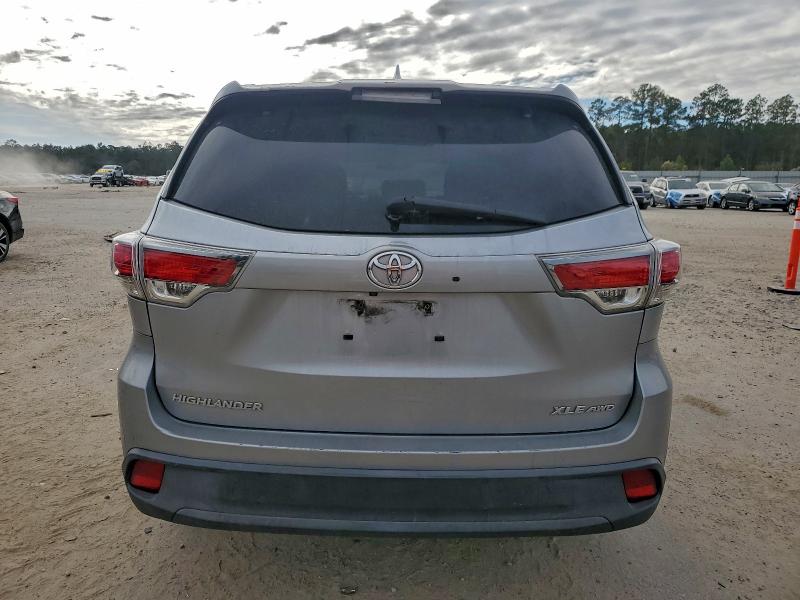 Photo 6 from auction – 2016 TOYOTA HIGHLANDER with VIN 5TDJKRFHXGS225758