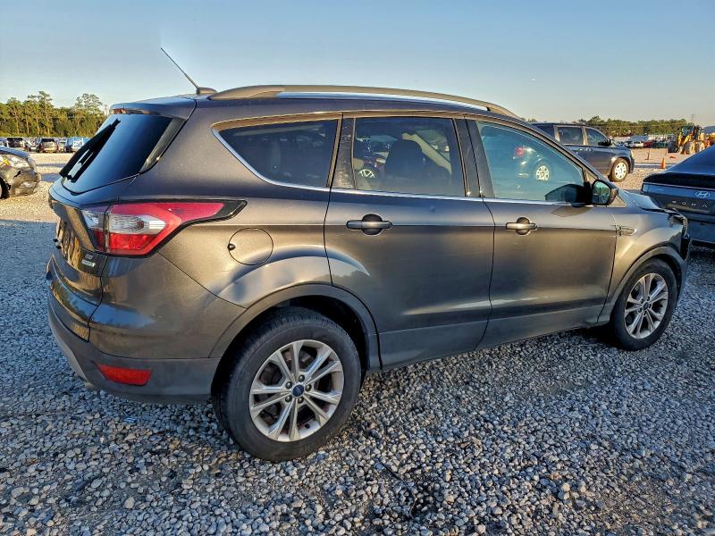 Photo 3 from auction – 2017 FORD ESCAPE SE with VIN 1FMCU0GD3HUB75935