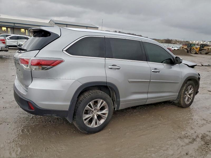 Photo 3 from auction – 2015 TOYOTA HIGHLANDER with VIN 5TDJKRFH0FS146470