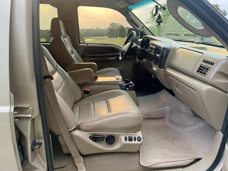 Photo 5 from auction – 2005 FORD EXCURSION with VIN 1FMSU43P45ED43316