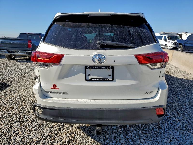 Photo 6 from auction – 2017 TOYOTA HIGHLANDER with VIN 5TDKZRFH7HS521581