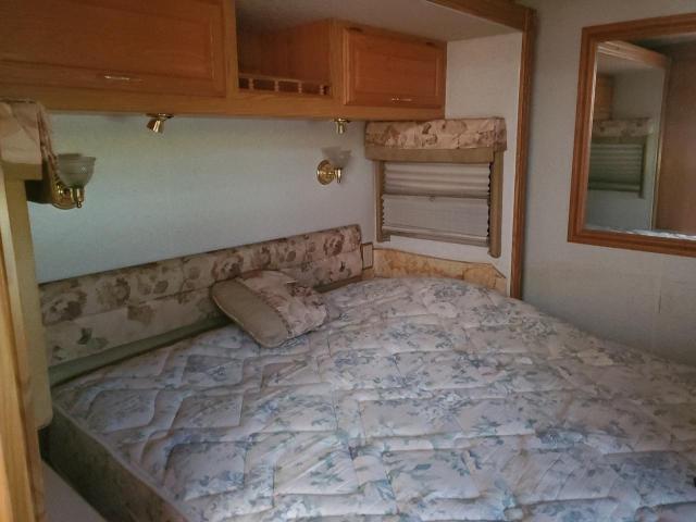 Photo 9 from auction – 2002 WINNEBAGO ADVENTURER with VIN 1FCNF53S710A18981