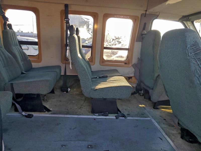 Photo 11 from auction – 2002 FORD ECONOLINE with VIN 1FDNS24L32HB63449
