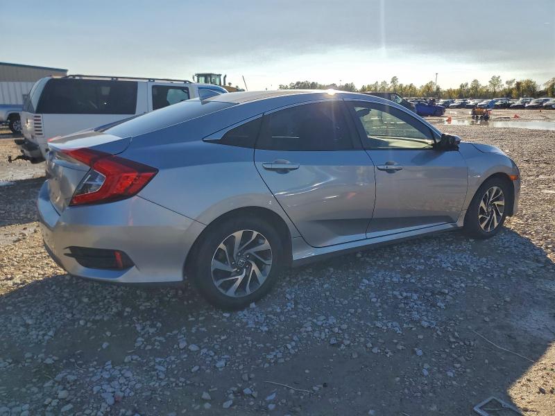 Photo 3 from auction – 2018 HONDA CIVIC EX with VIN 2HGFC2F74JH545070