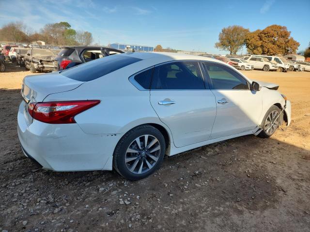 Photo 3 from auction – 2017 NISSAN ALTIMA 2.5 with VIN 1N4AL3AP5HC494154