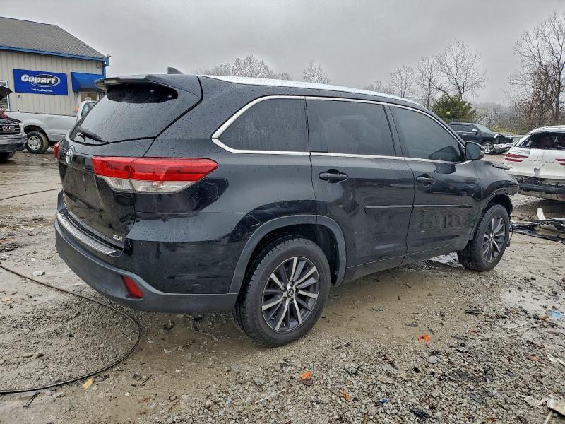 Photo 3 from auction – 2017 TOYOTA HIGHLANDER with VIN 5TDKZRFH8HS513067