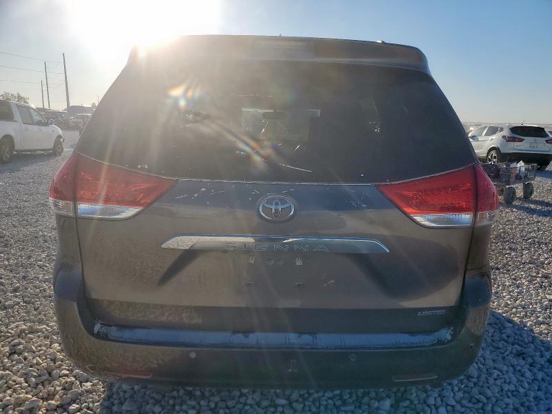 Photo 6 from auction – 2011 TOYOTA SIENNA XLE with VIN 5TDYK3DC0BS166067