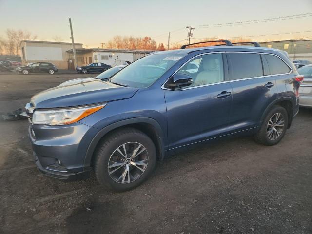 TOYOTA HIGHLANDER 2016 with VIN 5TDJKRFH1GS318054 - Photo from auction