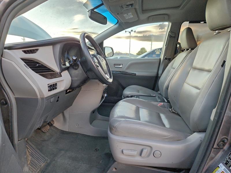 Photo 7 from auction – 2017 TOYOTA SIENNA XLE with VIN 5TDYZ3DC0HS869043