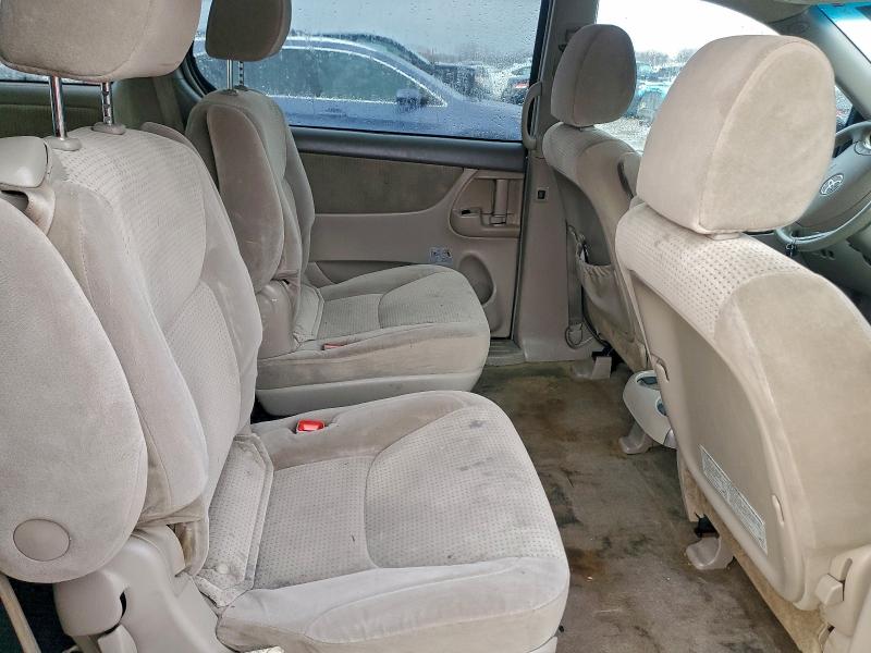 Photo 11 from auction – 2010 TOYOTA SIENNA with VIN 5TDKK4CC3AS300453