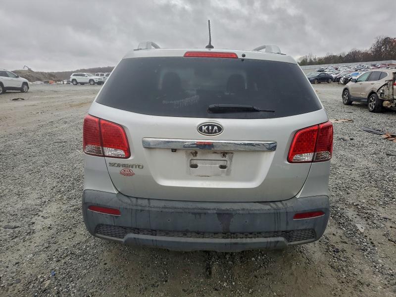 Photo 6 from auction – 2011 KIA SORENTO with VIN 5XYKT4A13BG029486