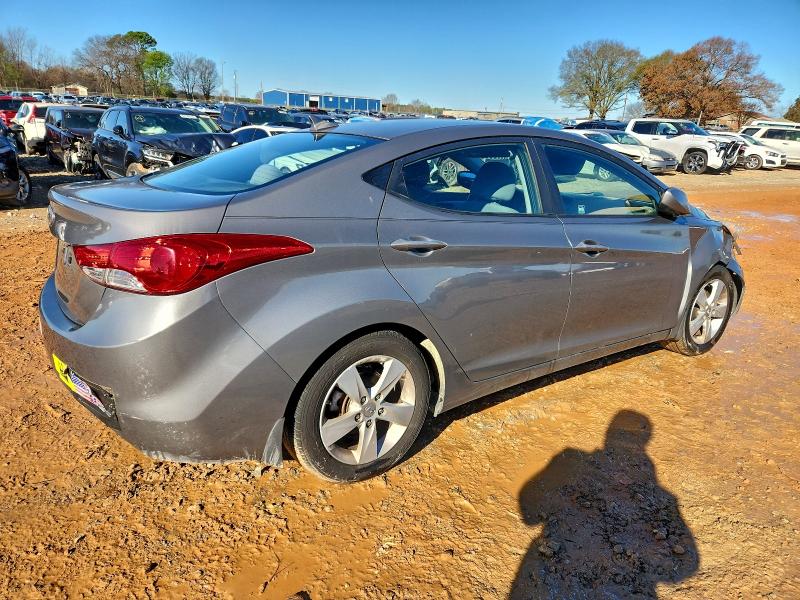Photo 3 from auction – 2013 HYUNDAI ELANTRA GL with VIN 5NPDH4AE2DH428513
