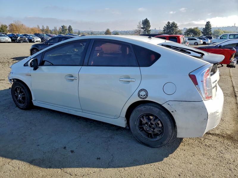 Photo 2 from auction – 2014 TOYOTA PRIUS with VIN JTDKN3DU8E1777035