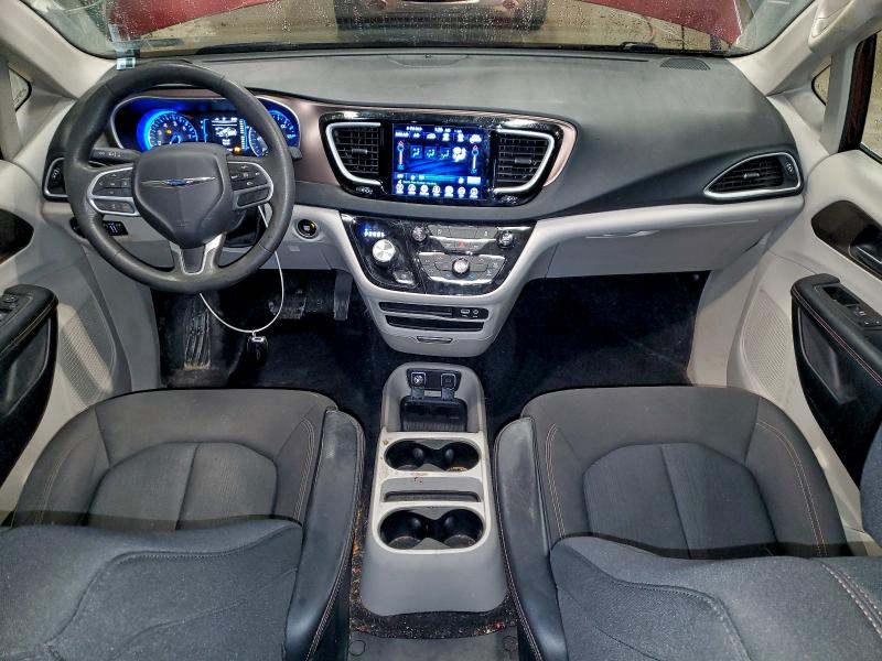 Photo 8 from auction – 2017 CHRYSLER PACIFICA T with VIN 2C4RC1DG1HR676566