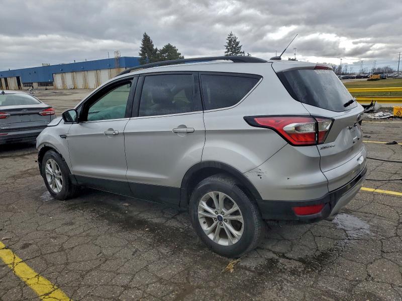Photo 2 from auction – 2017 FORD ESCAPE SE with VIN 1FMCU0GD5HUD26628