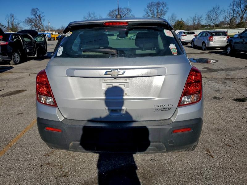 Photo 6 from auction – 2015 CHEVROLET TRAX LS with VIN KL7CJKSB8FB079853