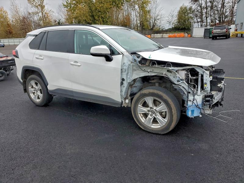 Photo 4 from auction – 2021 TOYOTA RAV4 XLE with VIN 2T3W1RFVXMC155916