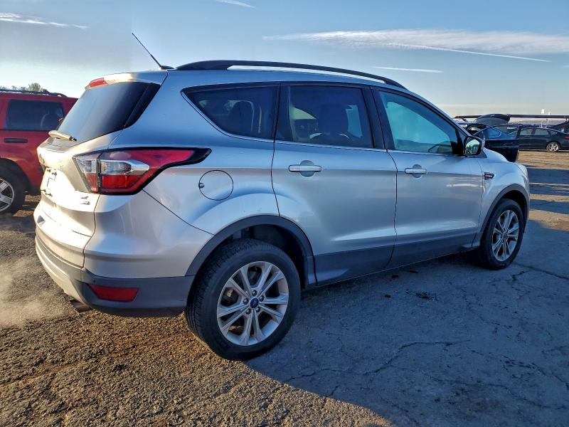 Photo 3 from auction – 2017 FORD ESCAPE SE with VIN 1FMCU9GD4HUB85345