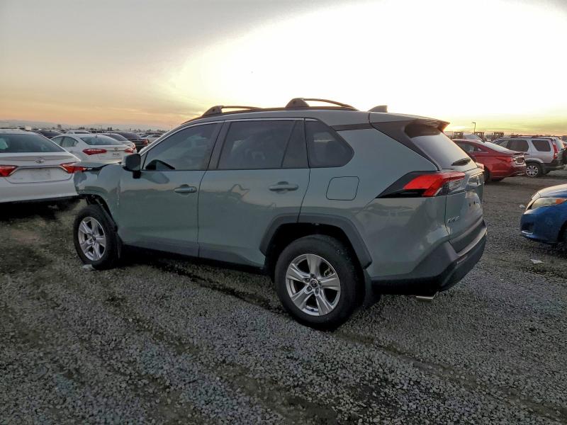 Photo 2 from auction – 2021 TOYOTA RAV4 XLE with VIN 2T3W1RFV3MW166190